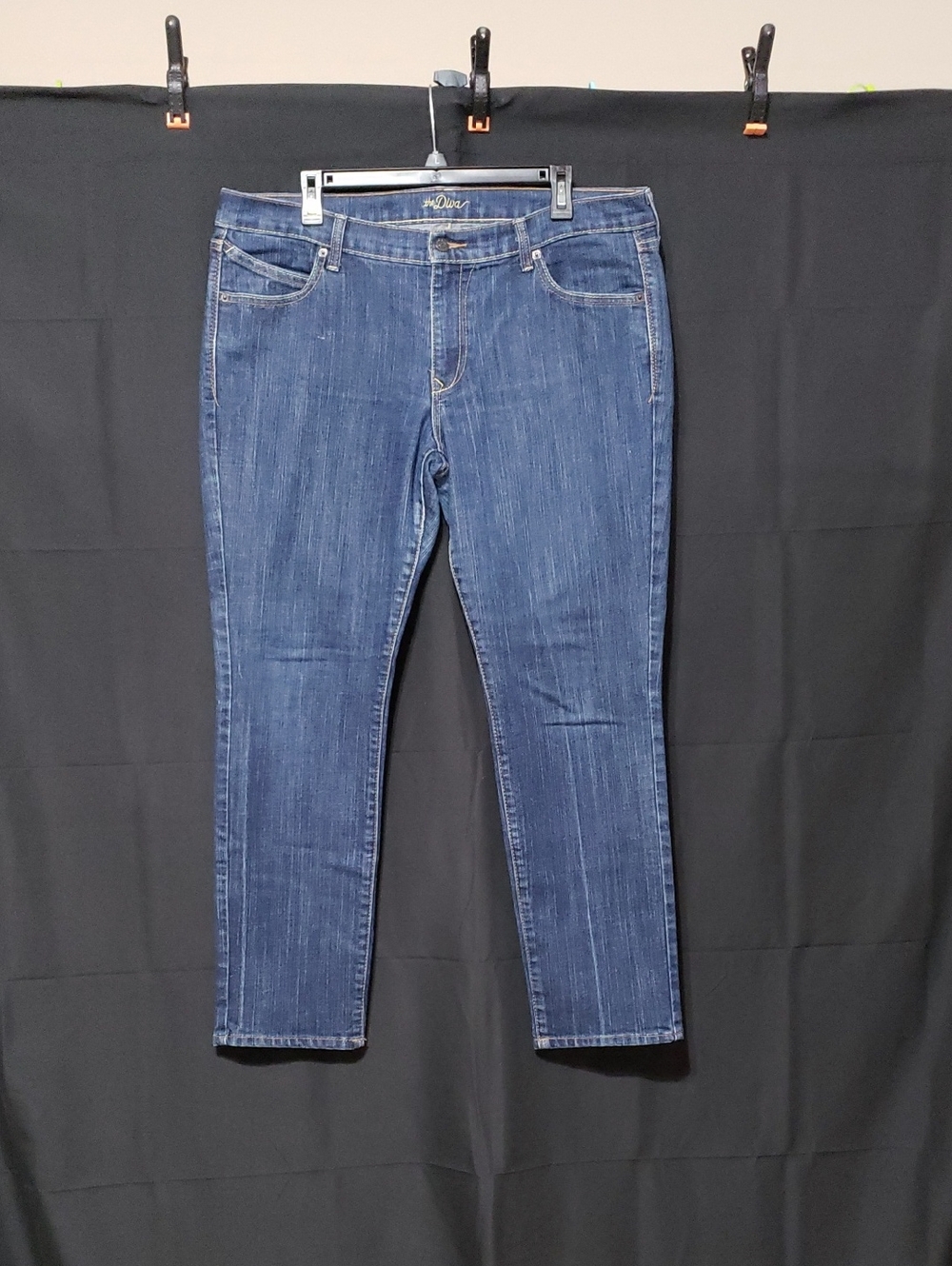 Old Navy "The Diva" Dark Wash, Mid-Rise Jeans. Size: 16 Regular